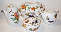 Lot 79 - A collection of assorted Royal Worcester...