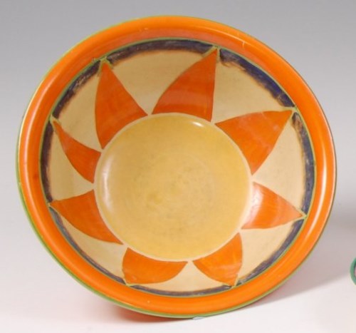 Lot 38 - A 1930s Clarice Cliff Bizarre pattern pottery...