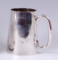 Lot 1217 - A George V silver tankard, of undecorated...