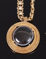 Lot 1247 - A Victorian gold and banded agate set...