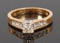 Lot 1293 - An 18ct gold diamond ring, arranged as centre...