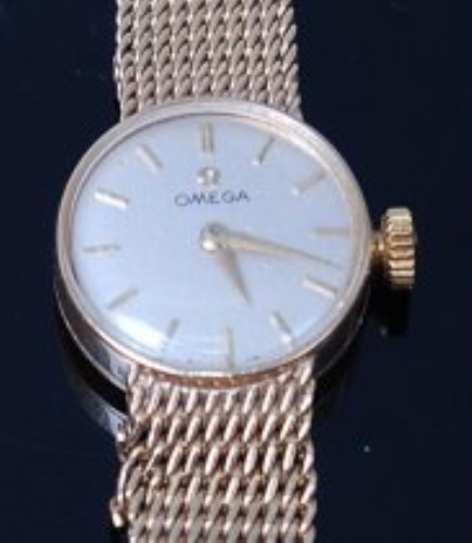 Lot 2029 - A ladies Omega 9ct gold cased wristwatch,...