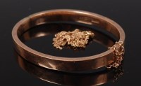 Lot 2190 - A 9ct gold hinged bangle, with safety chain, 6....