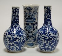 Lot 179 - A pair of Chinese export blue and white...