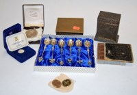 Lot 288 - A small collection of miscellaneous items to...