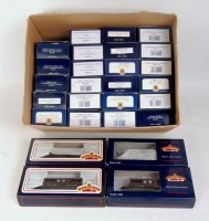 Lot 682 - 27 Bachmann goods wagons, including 3...