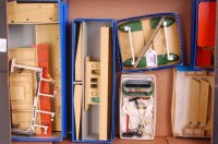 Lot 802 - Tray Dublo D1 buildings and accessories,...