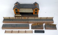 Lot 319 - Bing 'London Road' station complete with rear...