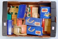 Lot 819 - Various D1 H-Dublo buildings, through station...