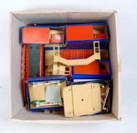 Lot 820 - Various D1 H-Dublo buildings, 2x island...