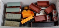 Lot 836 - 27 H-Dublo mainly super detail wagons, 2x ICI...