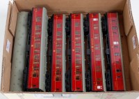 Lot 849 - 7 H-Dublo super detail maroon coaches, 1x 4078...