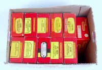 Lot 667 - 10 Hornby GWR choc/cream coaches, including 3...