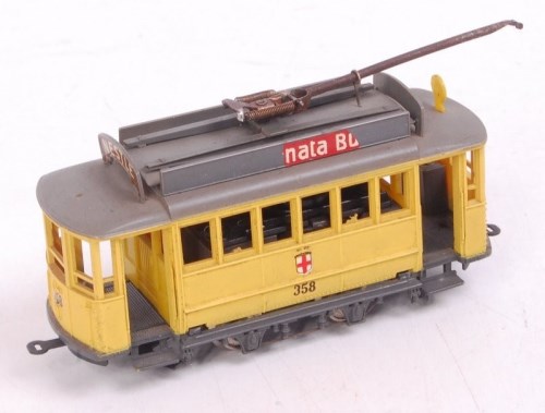 Lot 876 - A Rivarossi 4-wheel H0 gauge German style Tram,...