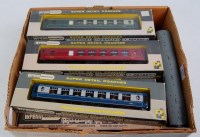 Lot 931 - Ten boxed and two unboxed Wrenn Pullman cars -...