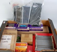 Lot 967 - A large tray containing 3 Dapol 6 wheel milk...