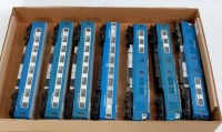 Lot 1004 - A Tri-ang Hornby R555 blue Pullman DMU set,...