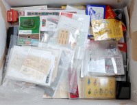 Lot 1006 - A large quantity of small items including kits...