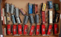 Lot 1009 - 27 Hornby wagons, and 3 Freightliner...