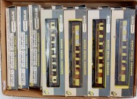 Lot 957 - 15 boxed Wrenn brown/cream Pullman cars - 4 x...