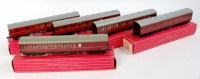 Lot 1043 - Five H-Dublo super detail coaches BR(M) maroon;...