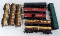 Lot 1045 - Nine Triang or Triang Hornby Items; 3 x GW...