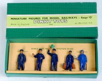Lot 1939 - Dinky Toys 1952-6 No. 1 station staff set...