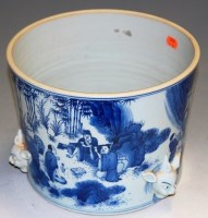 Lot 122 - A Chinese stoneware blue & white jardiniere of...