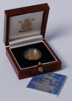 Lot 154 - Great Britain, cased 2001 gold proof £10 coin,...