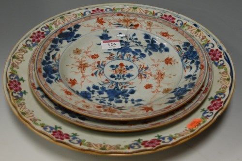 Lot 124 - *A large 19th century Chinese blue & white...