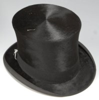 Lot 152 - An early 20th century brushed velvet top hat...