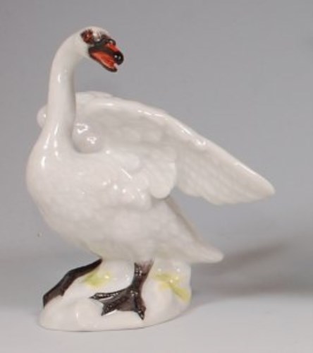 Lot 3122 - A modern Meissen porcelain figure of a swan,...