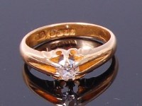 Lot 3238 - An 18ct gold gents diamond solitaire ring, the...