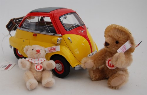 Lot 1516 - A Steiff Isetta set 2006, No.656156, limited...