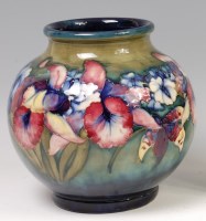 Lot 119 - An early 20th century Moorcroft Anemone...