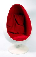 Lot 481 - A circa 1970s white fibreglass swivel 'egg'...