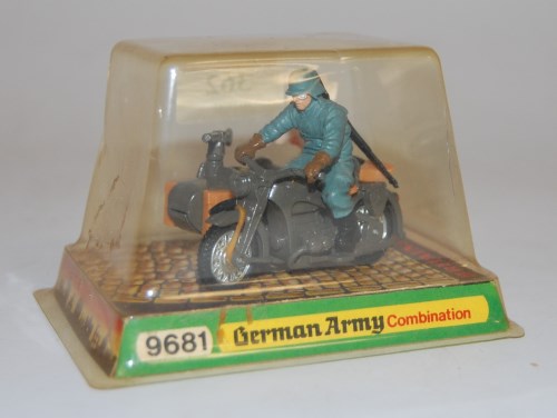 ミニカー BRITAINS MOTORCYCLE 9681GERMAN COMBINAT Britains 9681, German Combination - Free Price Guide & Review