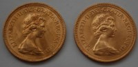 Lot 129 - Great Britain, 2 x 1979 gold full sovereign,...