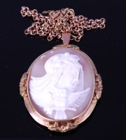 Lot 1187 - A Victorian carved shell cameo brooch,...