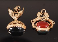 Lot 1196 - A yellow metal and hardstone set pendant,...