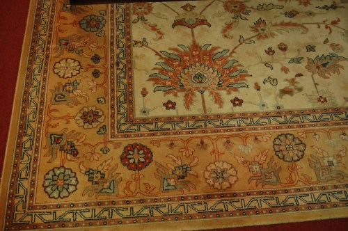 Lot 1156 - A contemporary Royal Keshan pure new wool pile...