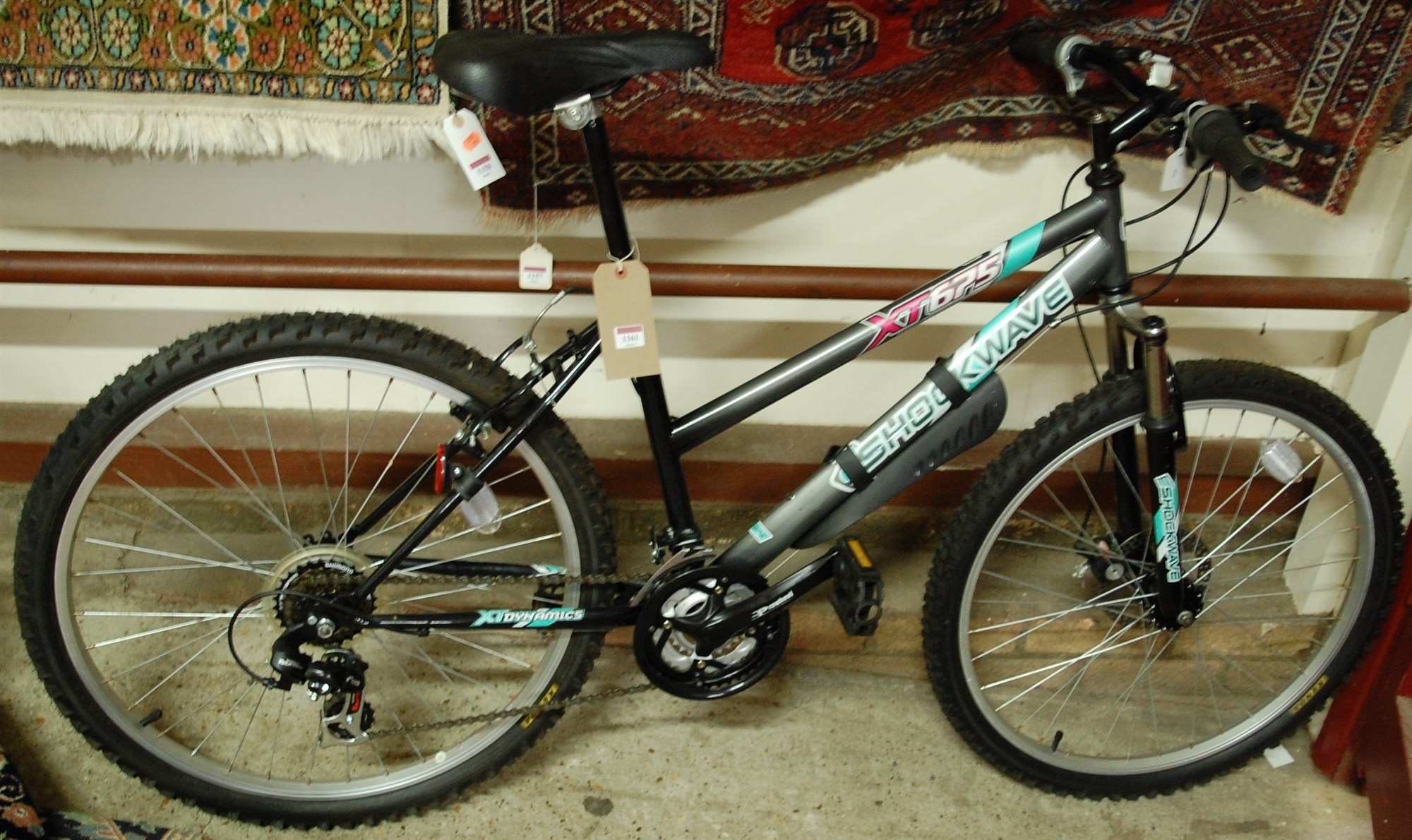 Ladies shockwave hot sale mountain bike