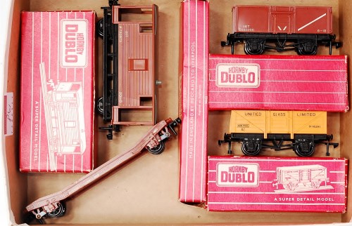 Lot 861 - 4 Hornby Dublo SD6 wagons, 4310 brake van,...