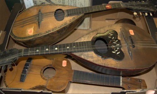 Lot 715 - An early 20th century Italian mandolin,...