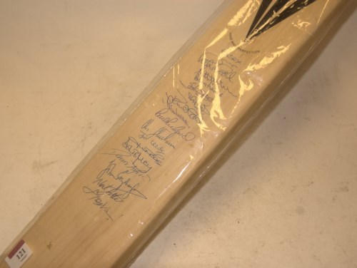 Lot 121 - A circa 1980 Duncan Fernley cricket bat,...