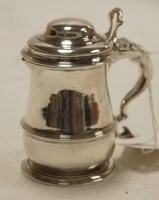 Lot 296 - A George V silver miniature tankard having a...
