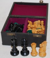Lot 715 - A Staunton pattern turned ebony and boxwood...