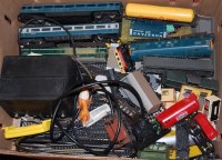 Lot 190 - A box of assorted 00 gauge trains, track and...