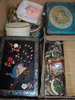 Lot 658 - A box of miscellaneous costume jewellery to...