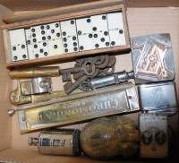 Lot 661 - A small collection of miscellaneous items to...